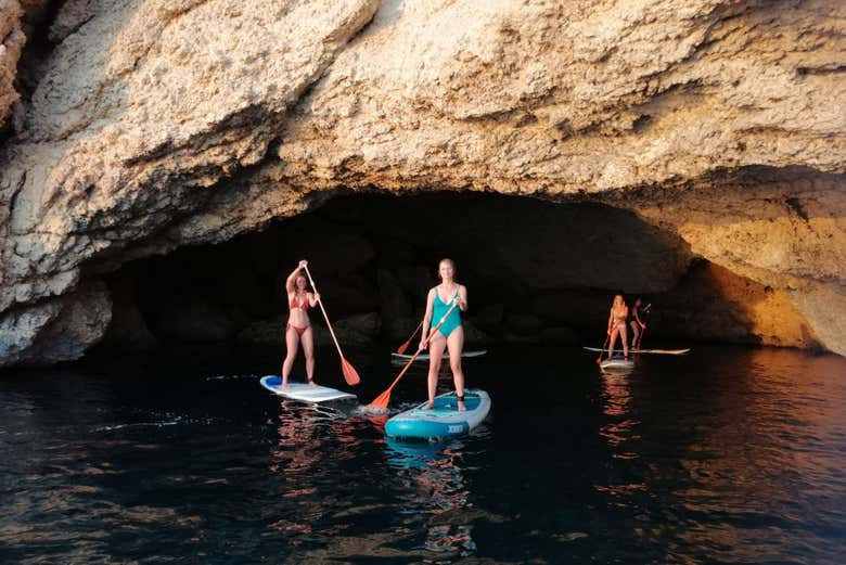 Paddle dans les grottes du nord d'Ibiza